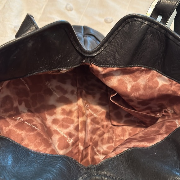 B Makowsky Leather Shoulder bag. Used Condition. See flaws in photos - Picture 10 of 10